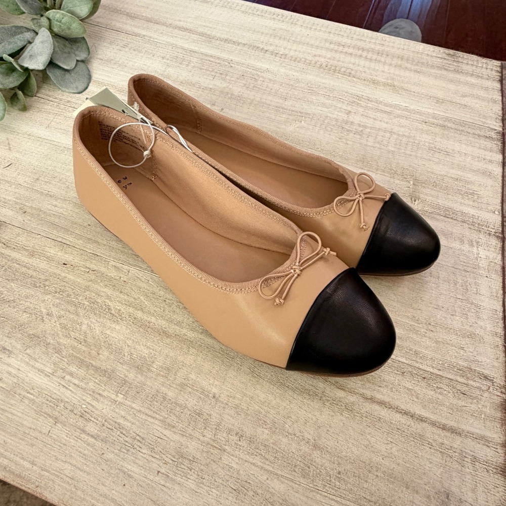 A New Day Janie Cap Toe Ballet Flats Tan Black Memory Foam Bow Shoes 8.5